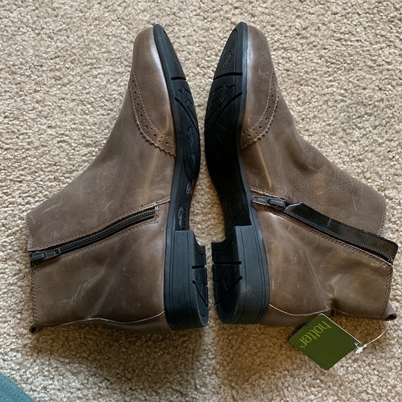 NWT Hotter Shawbury Wingtip Ankle Boot 9.5 Taupe Slip-On Comfort Concept Leather - Picture 8 of 14
